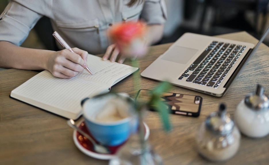 From Obscure to Renowned: Breakthrough Strategies for Creatives to Shine Brighter